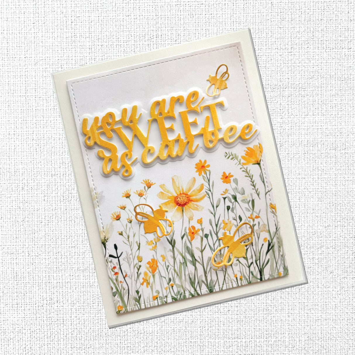 Small Honeybee Metal Cutting Die 33942 - Paper Rose Studio