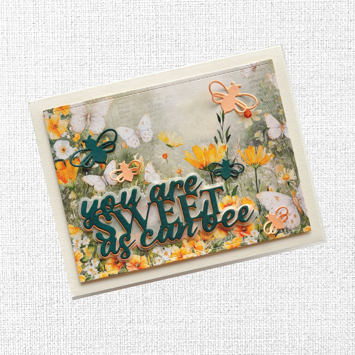 Small Honeybee Metal Cutting Die 33942 - Paper Rose Studio