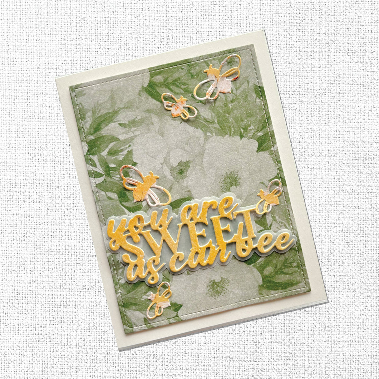 Small Honeybee Metal Cutting Die 33942 - Paper Rose Studio